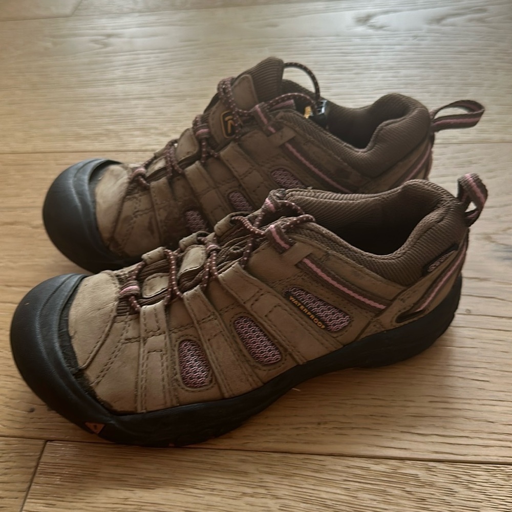 Keen hiking shoes girls 2